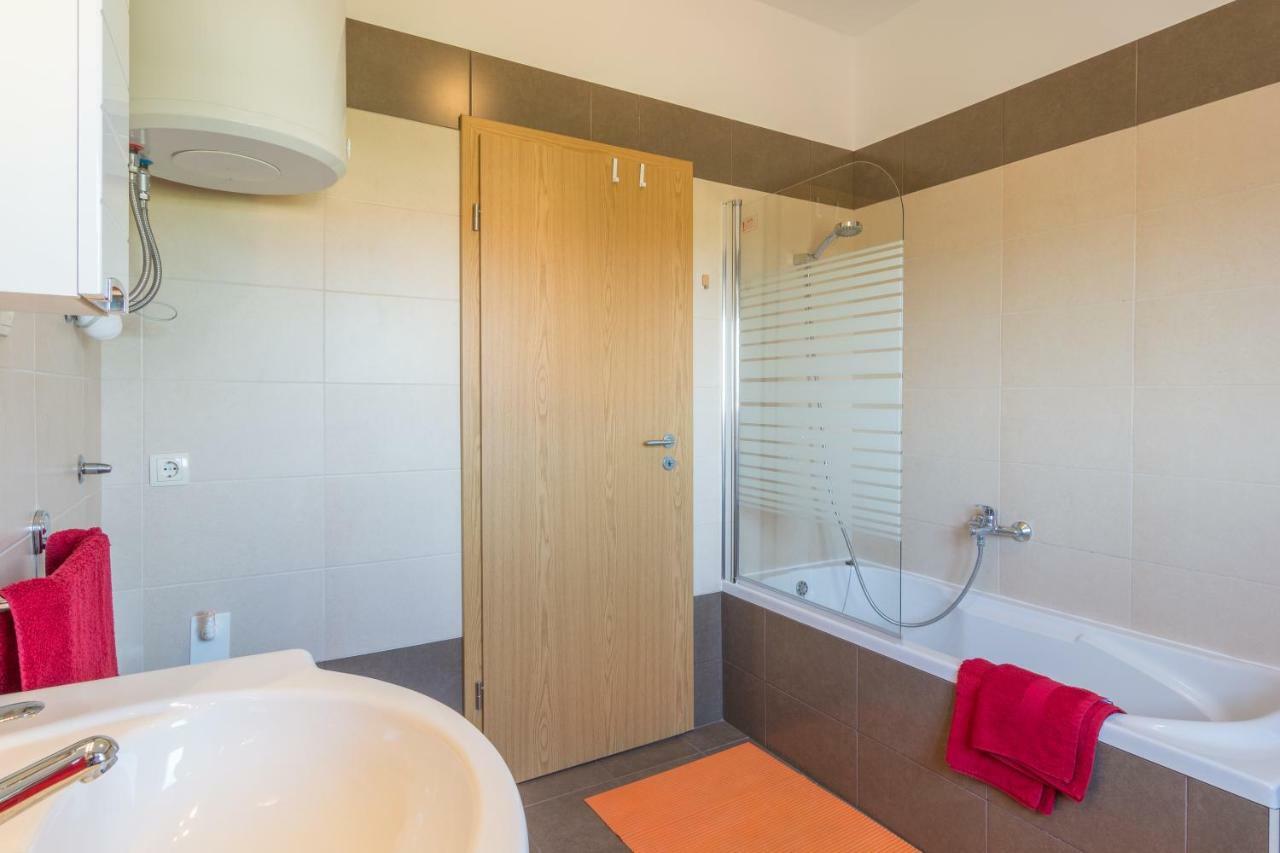 Apartments Lotus Sukošan Eksteriør billede