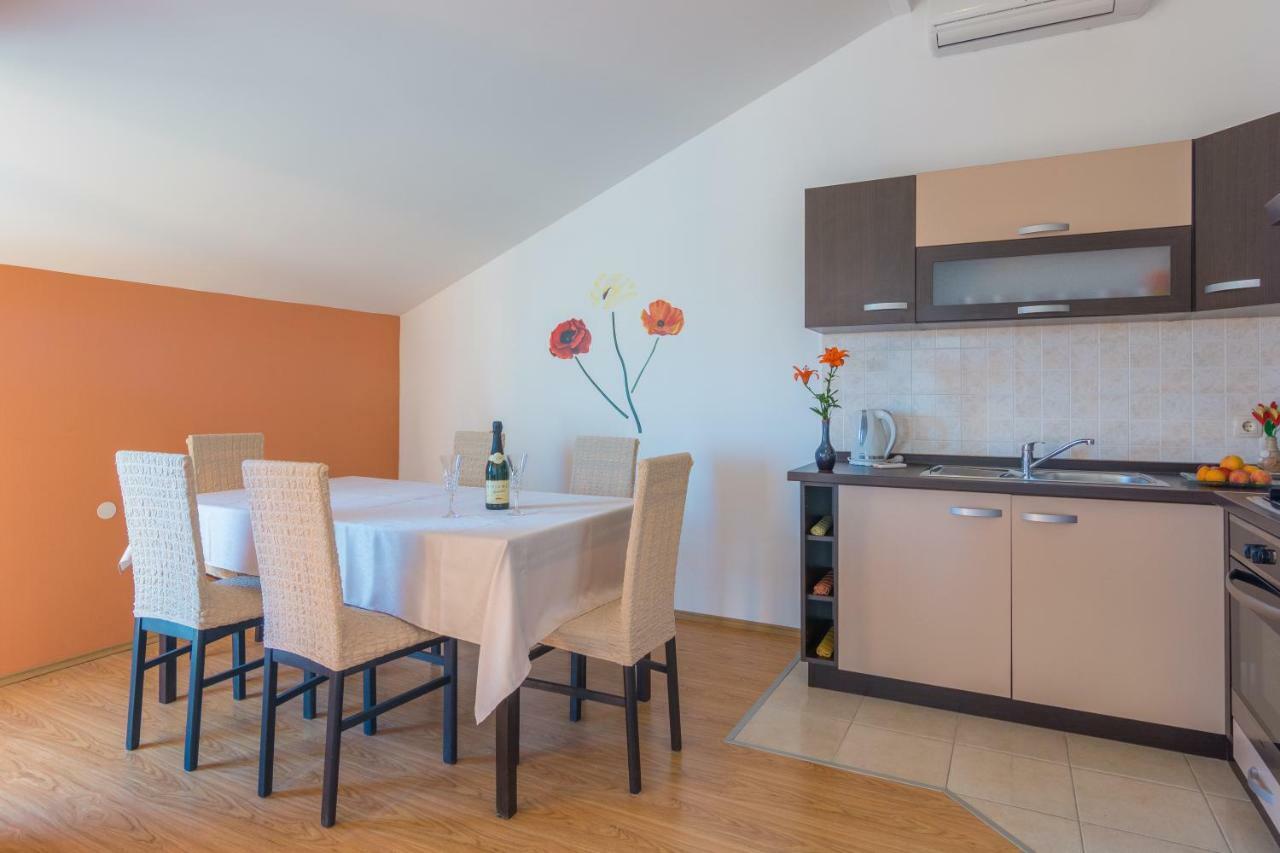 Apartments Lotus Sukošan Eksteriør billede