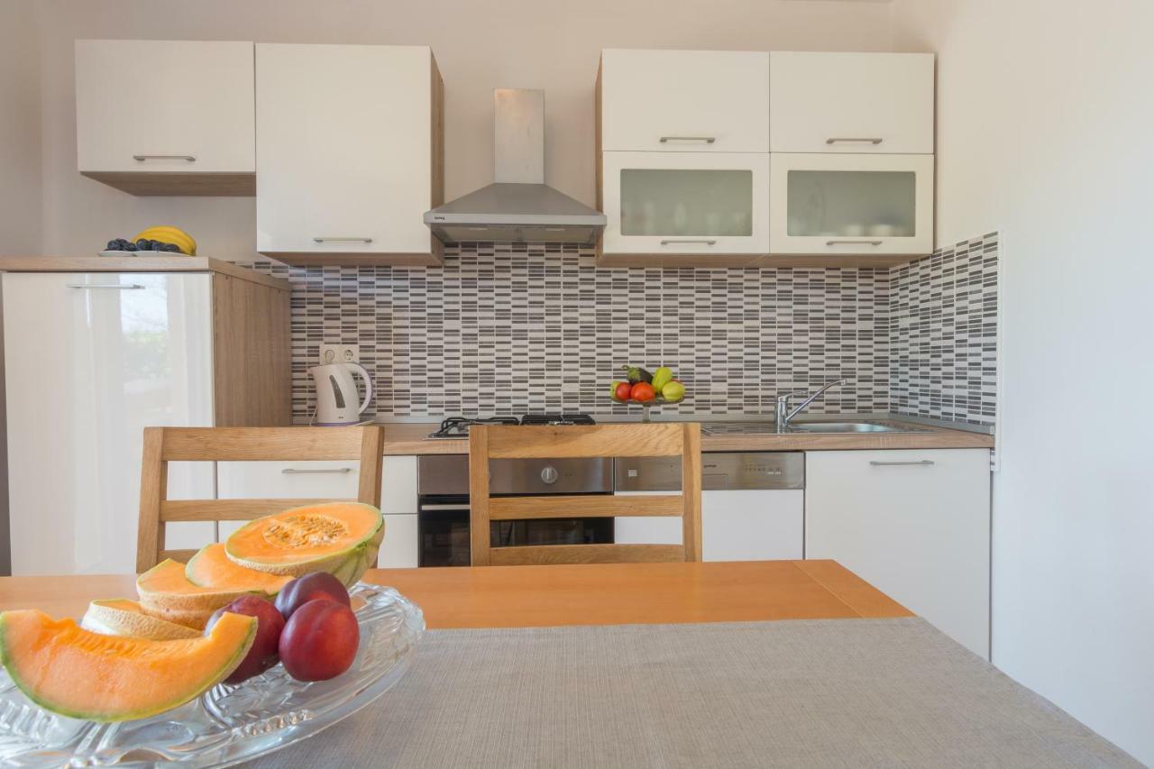 Apartments Lotus Sukošan Eksteriør billede