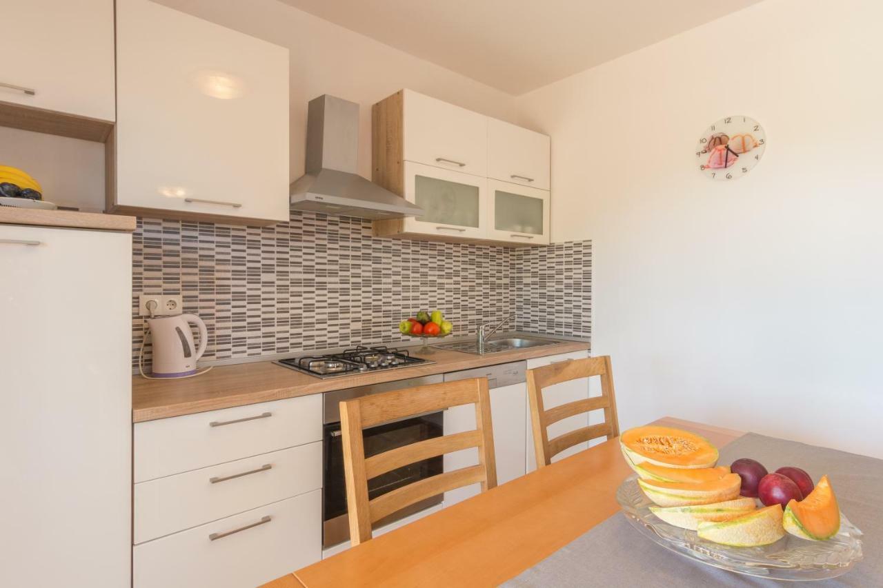 Apartments Lotus Sukošan Eksteriør billede