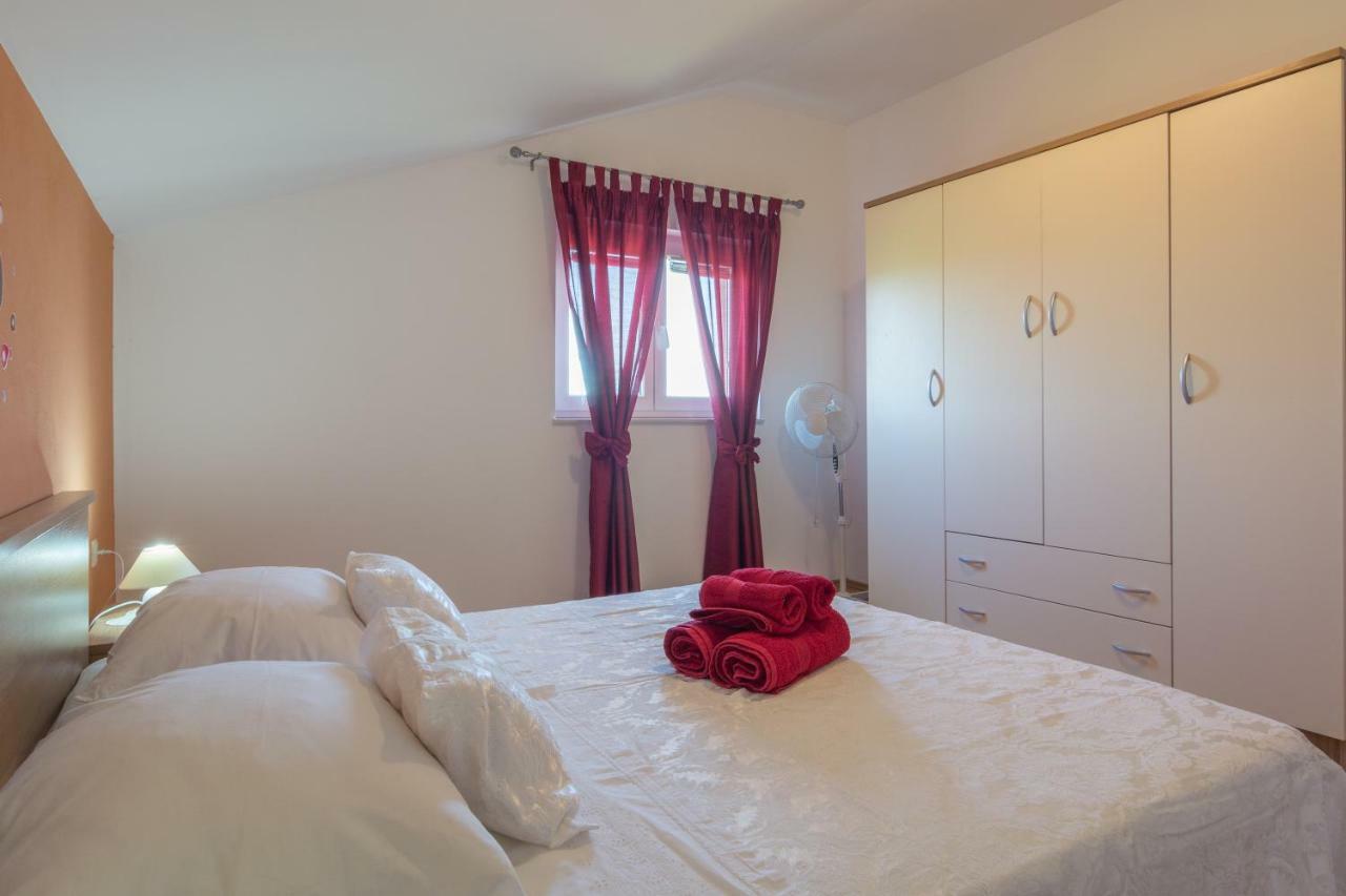 Apartments Lotus Sukošan Eksteriør billede