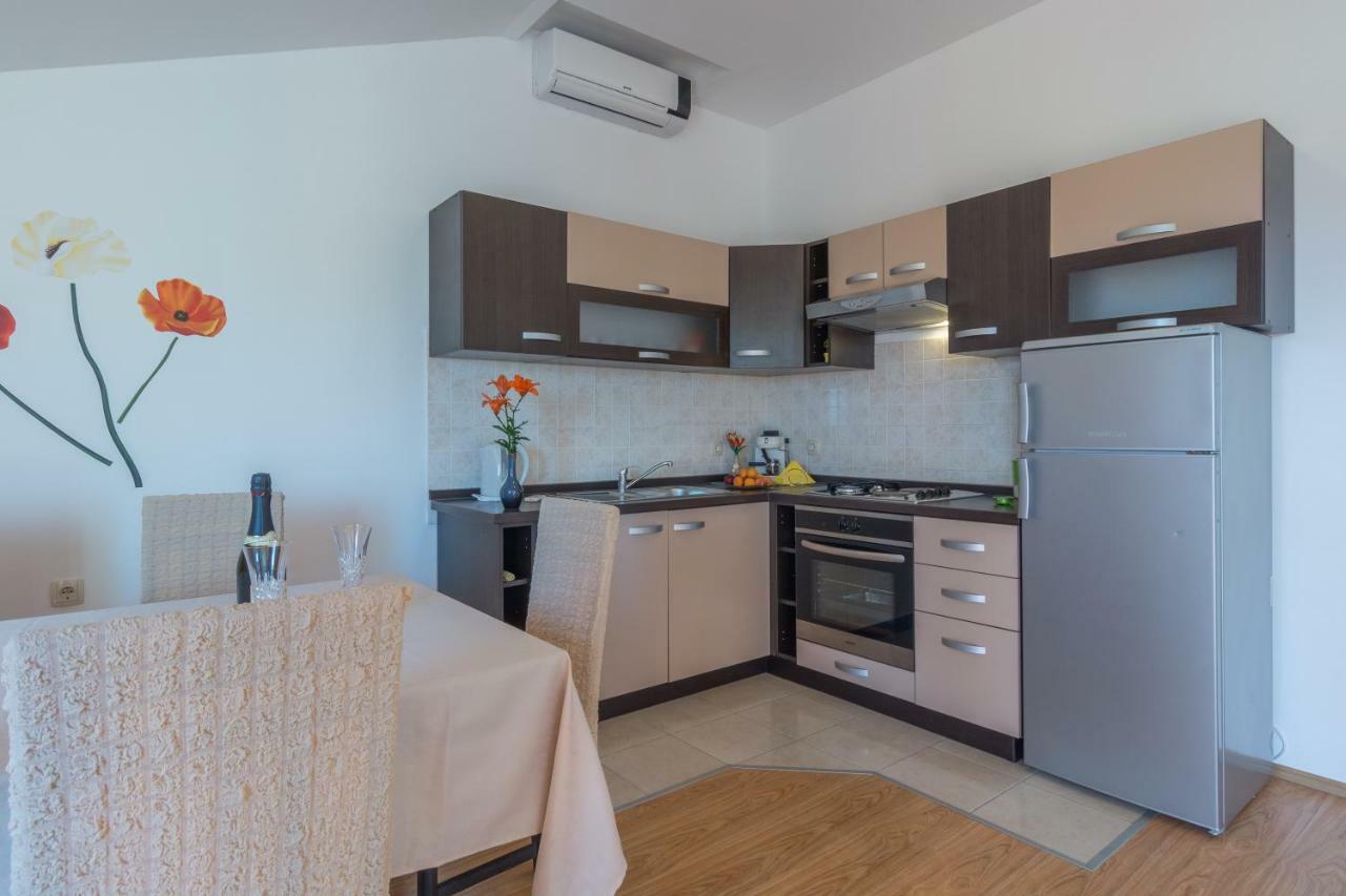 Apartments Lotus Sukošan Eksteriør billede